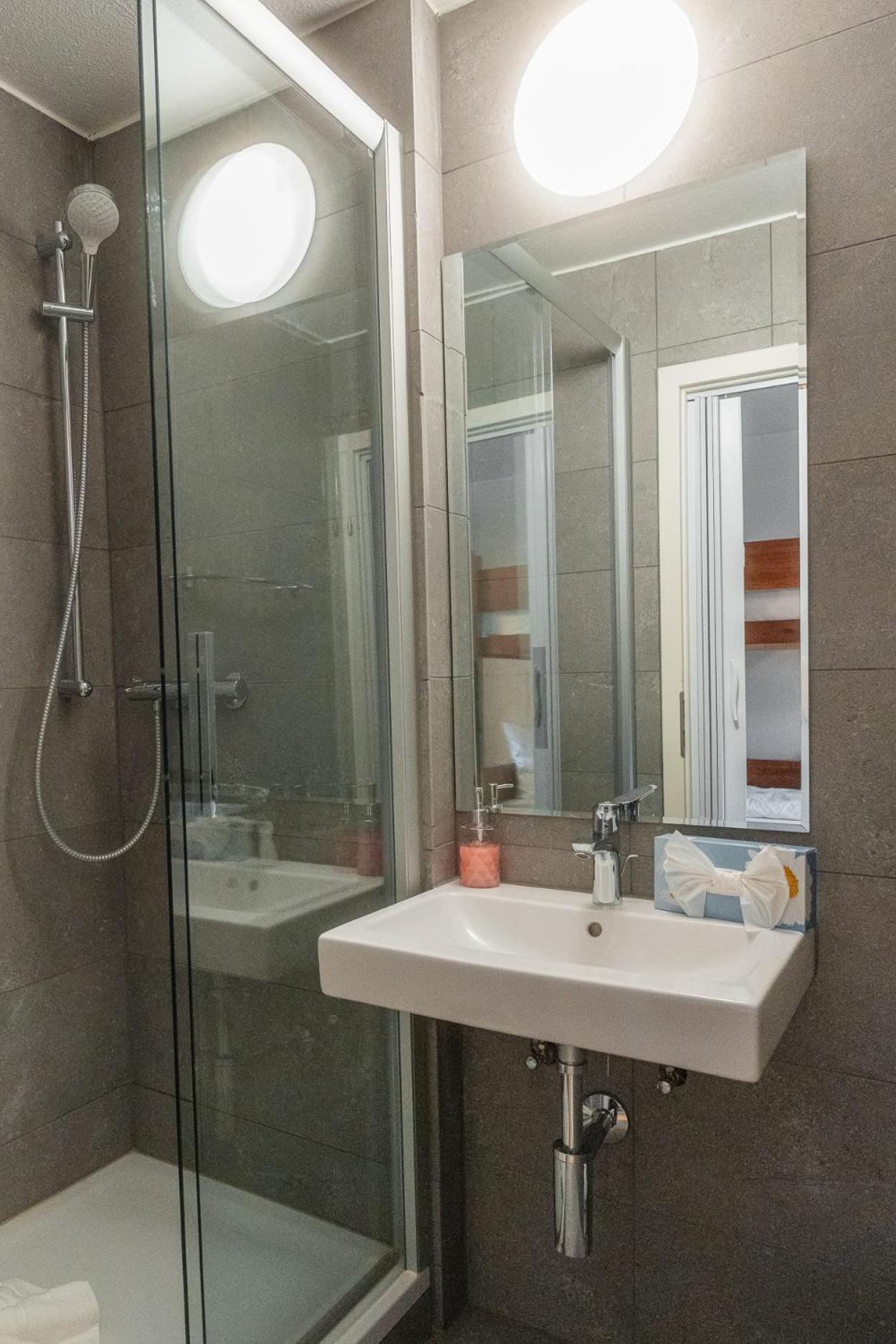 Hostel - Ron'S Guesthouse Όμπερσντορφ Εξωτερικό φωτογραφία