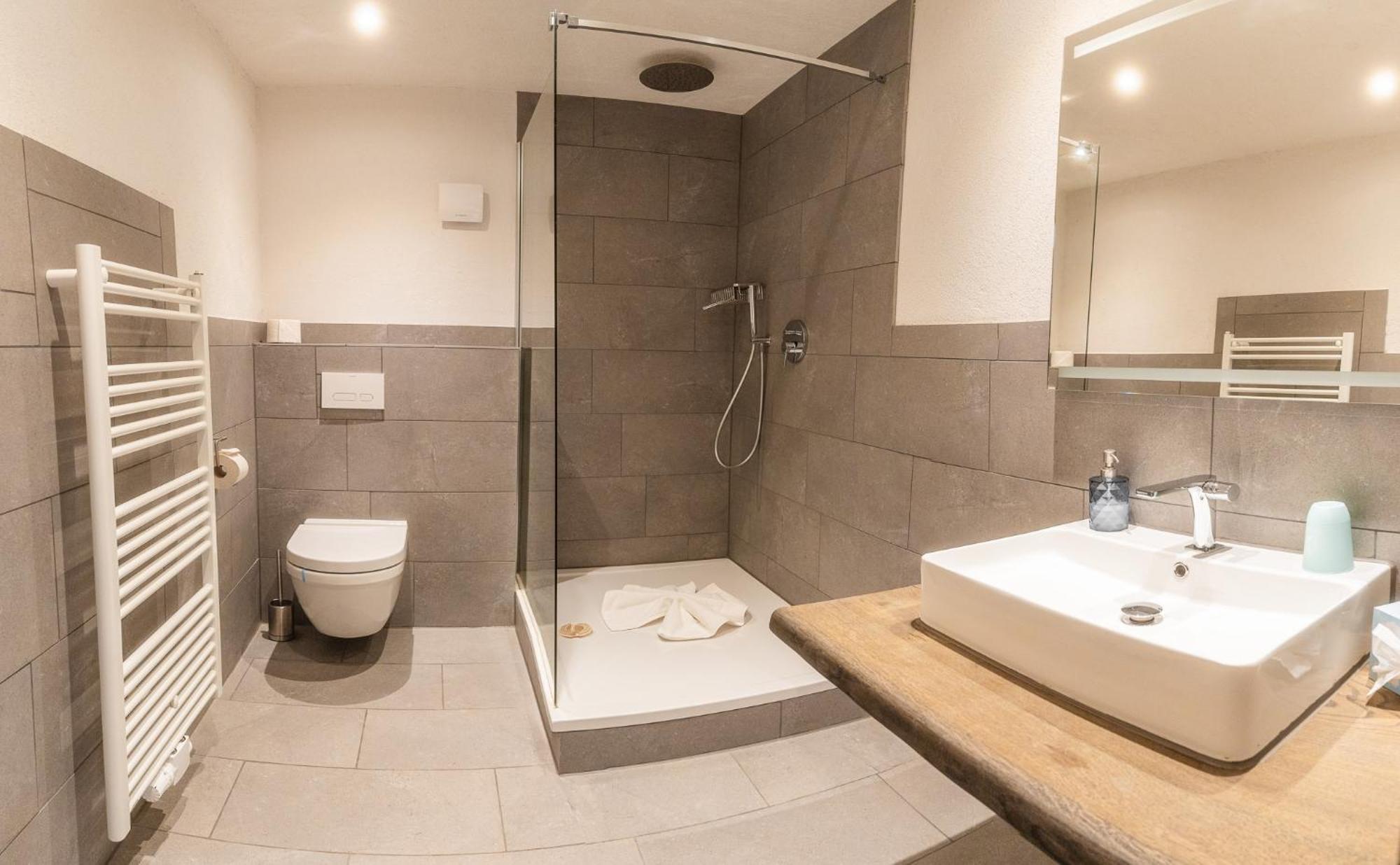 Hostel - Ron'S Guesthouse Όμπερσντορφ Εξωτερικό φωτογραφία